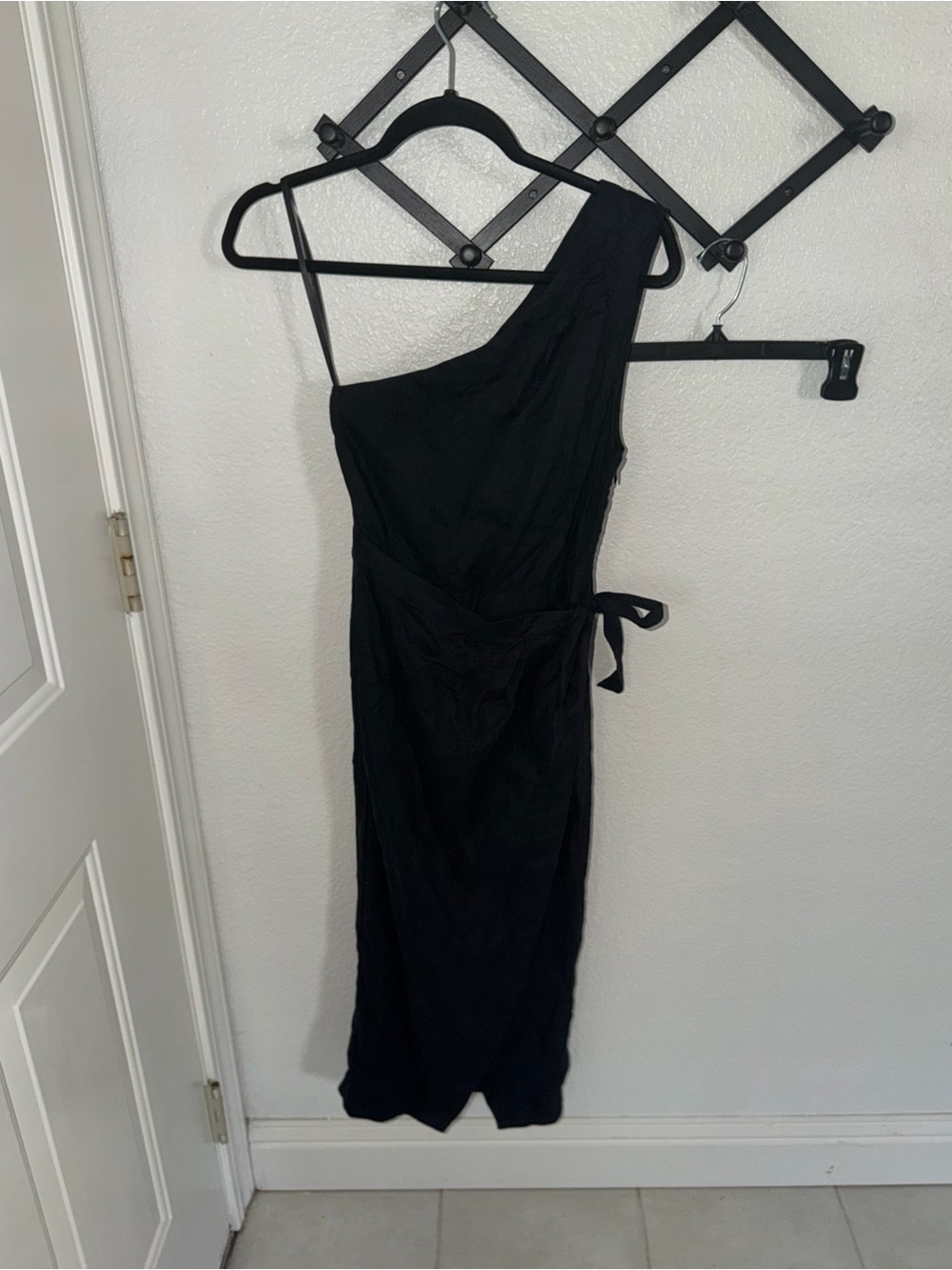 Anthropologie One Shoulder Linen Wrap Dress Black Size 0 Midi Asymmetrical Tie - Picture 3 of 5